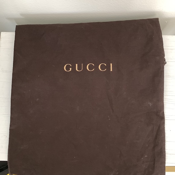 Excellent Condition, Gently Worn, Gucci, Burgundy Patent Leather Pump, Size 37/7 - Picture 15 of 15